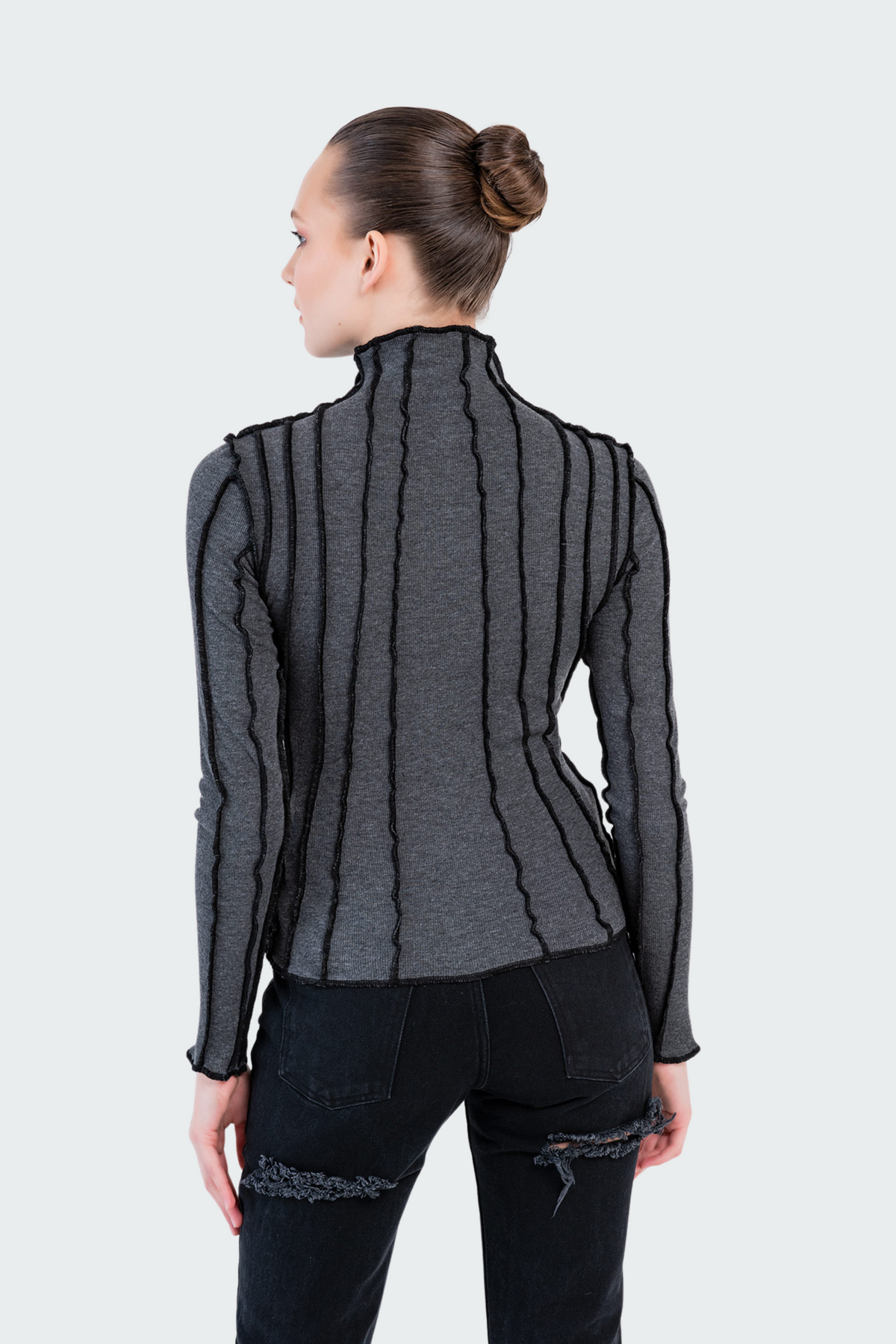 Anthracite contrast-piping mock neck top