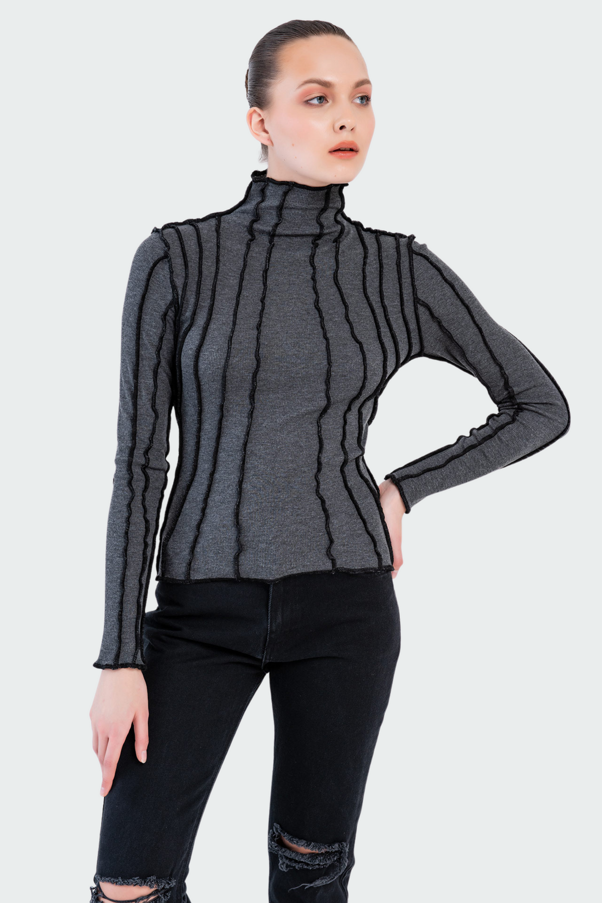 Anthracite contrast-piping mock neck top